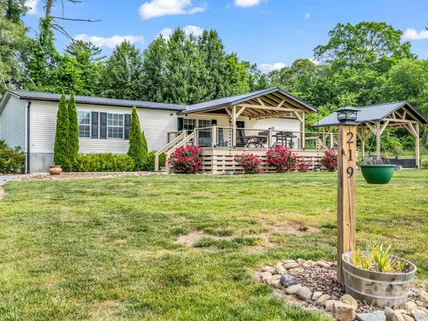 219 Jackson Loop Road, Flat Rock, NC 28731