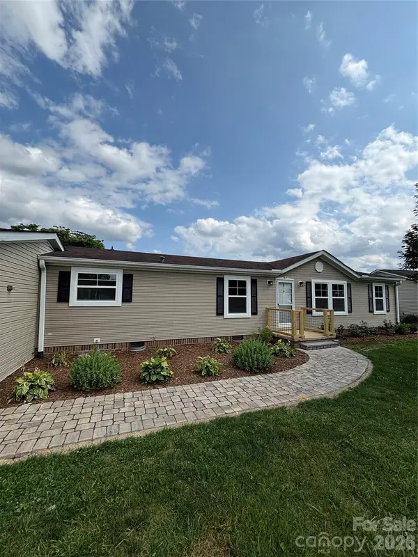 448 Riverwind Drive, Hendersonville, NC 28739