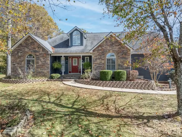 1340 Macedonia Road, Saluda, NC 28773