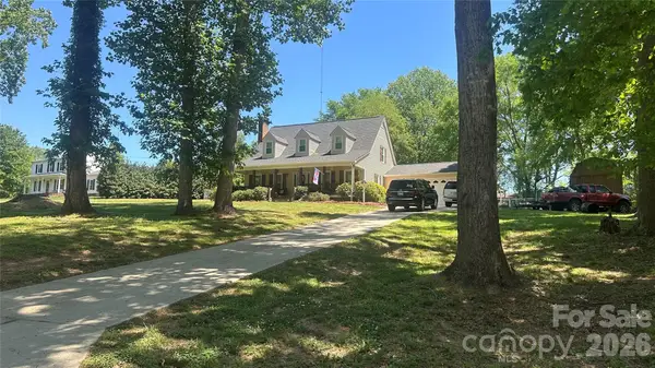 2402 Elmwood Circle, Dallas, NC 28034