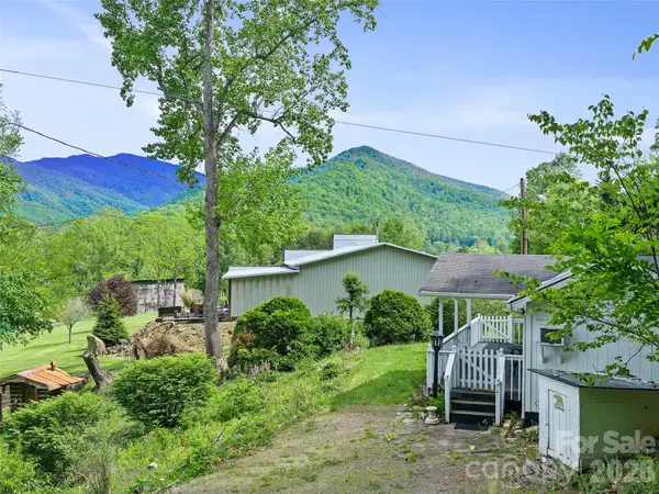 74 Socrates Lane, Burnsville, NC 28714