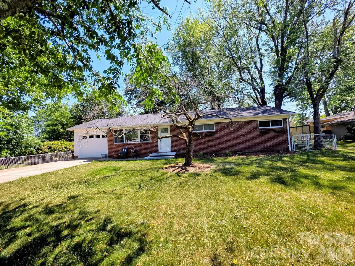 492 14th Avenue Drive Ne, Hickory, NC 28601 - #1
