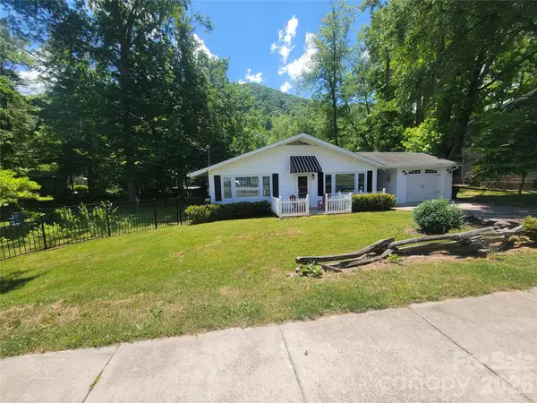 221 Moody Farm Road, Maggie Valley, NC 28751