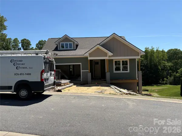 148 Triple Fairways Drive, Hendersonville, NC 28739