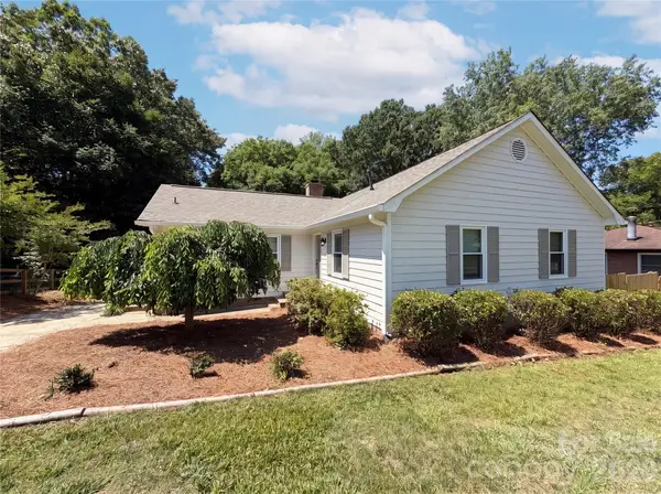 6727 Glenmoor Drive, Charlotte, NC 28214