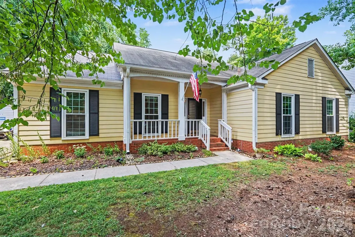 4300 Saxonbury Way, Charlotte, NC 28269 - #1