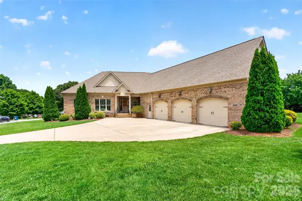 2330 Shiny Leaf Drive, Denver, NC 28037