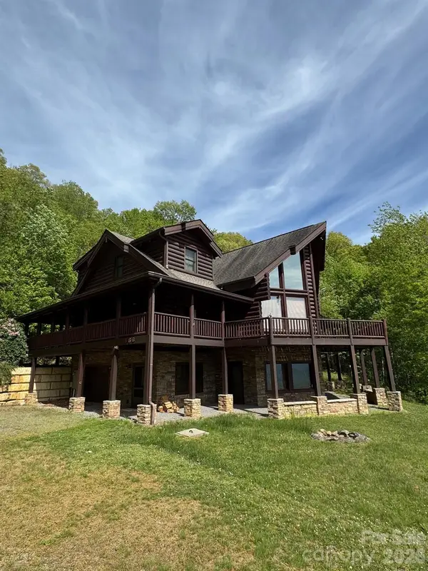 686 Hyacinth Drive, Clyde, NC 28721