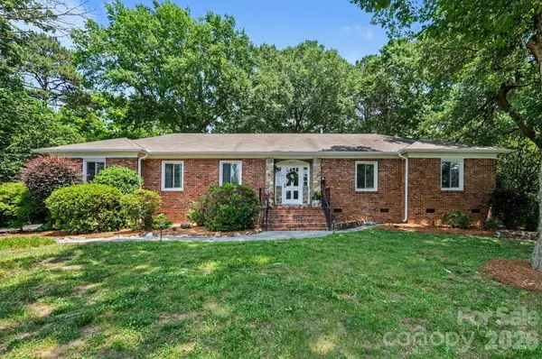 6641 Brookmeade Drive, Charlotte, NC 28226