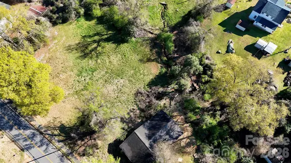 33 Pinecrest Avenue, Great Falls, SC 29055