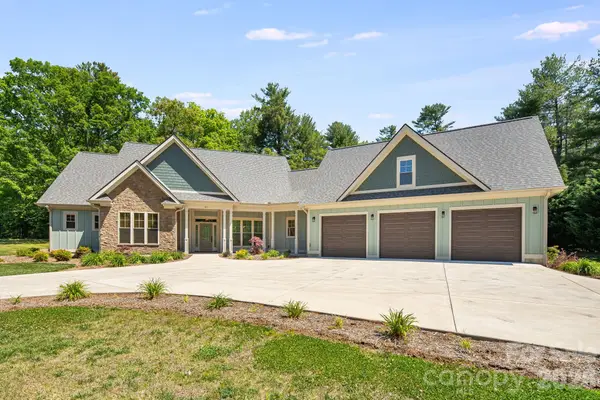 30 Shipman Parkway, Flat Rock, NC 28731