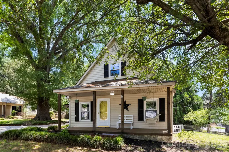 602 E Lee Avenue, Bessemer City, NC 28016 - #3