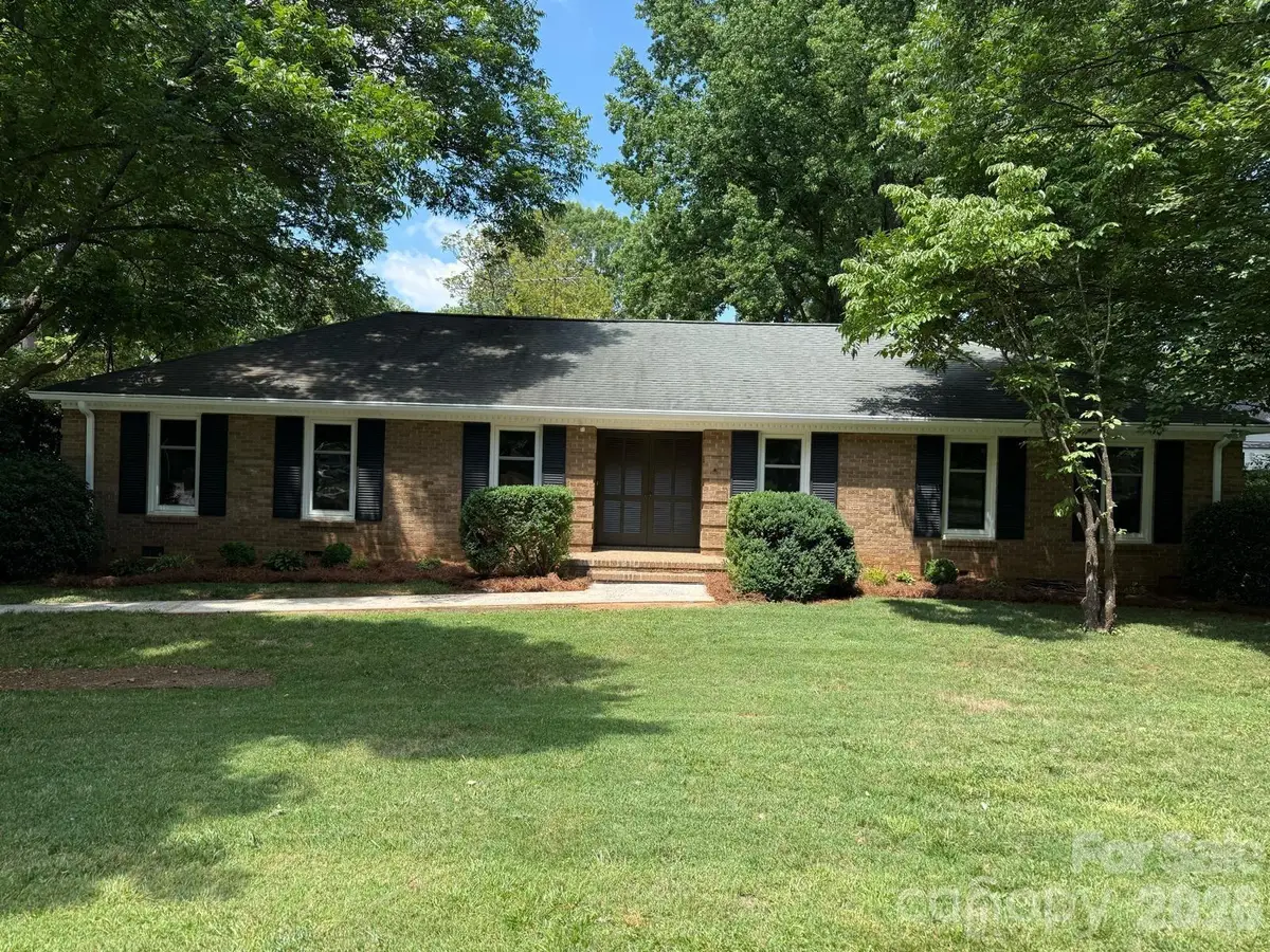 6221 Woodbridge Road, Charlotte, NC 28227 - #1