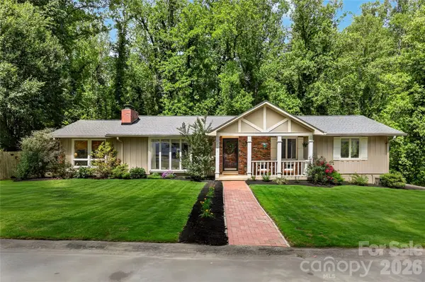 711 Oak Terrace Lane, Hendersonville, NC 28791