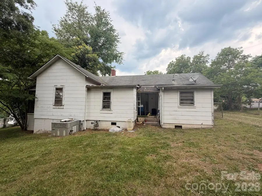 430 E D Street, Newton, NC 28658 - #3