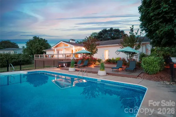 134 W Oakview Road, Asheville, NC 28806