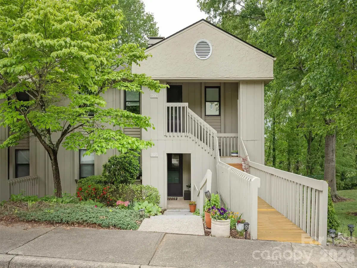1305 Abbey Circle, Asheville, NC 28805 - #1