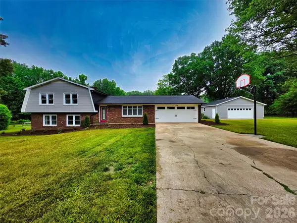 158 W Meadowview Drive, Statesville, NC 28625