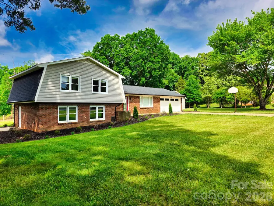 158 W Meadowview Drive, Statesville, NC 28625 - #3