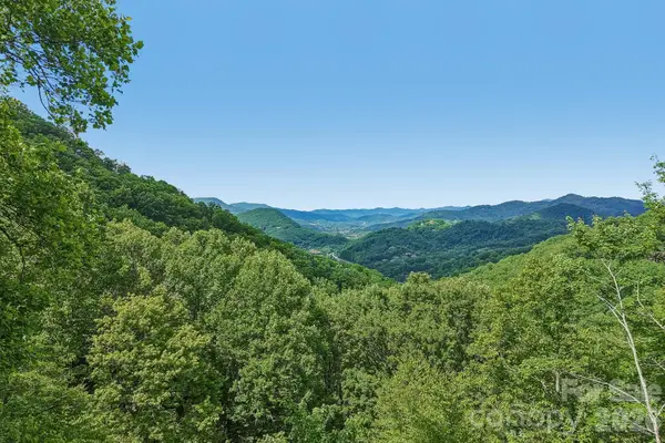105 Dotsu Trail, Maggie Valley, NC 28751