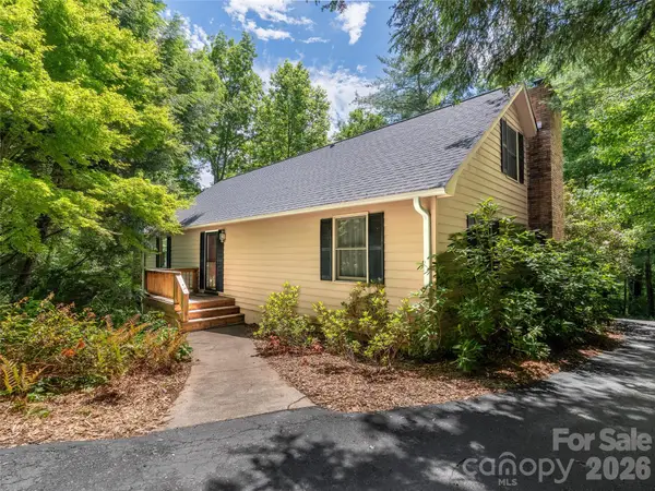 25 Blueberry Lane, Fairview, NC 28730