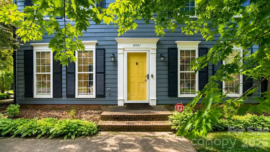 6901 Daerwood Place, Charlotte, NC 28215 - #2