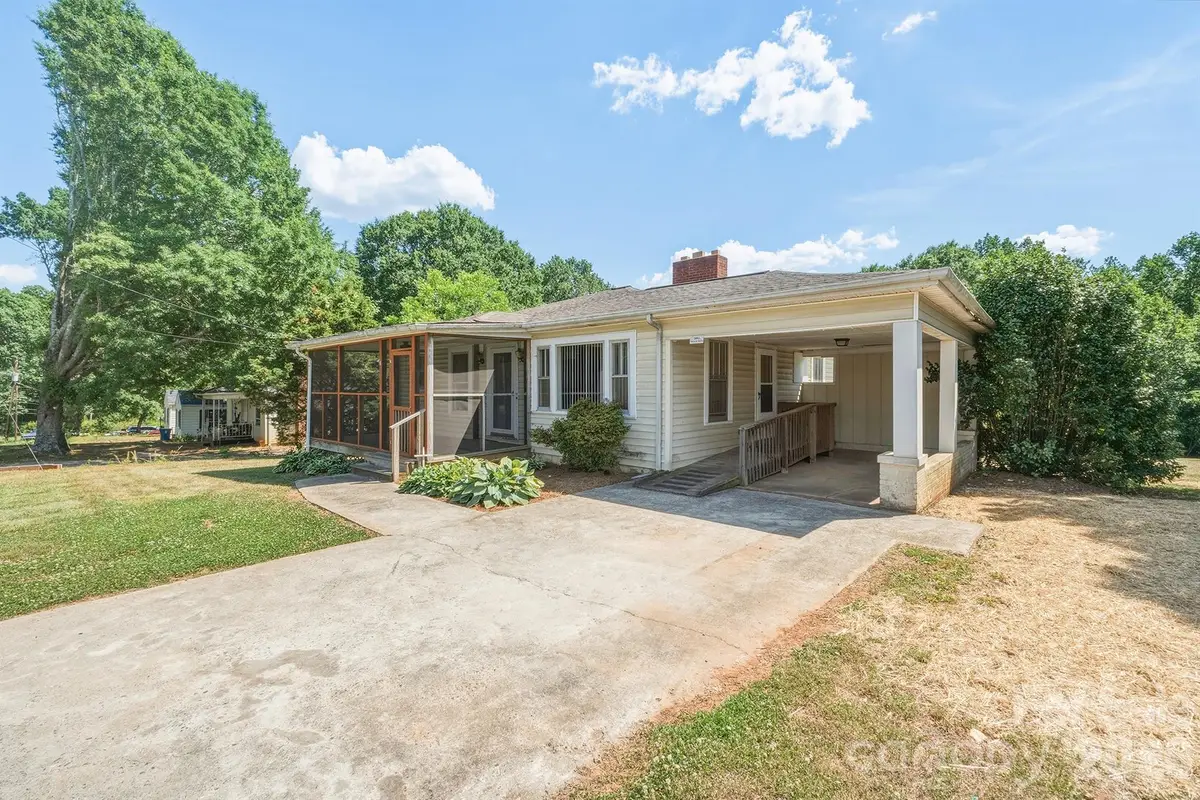 2308 11th Avenue Ne, Hickory, NC 28601 - #1