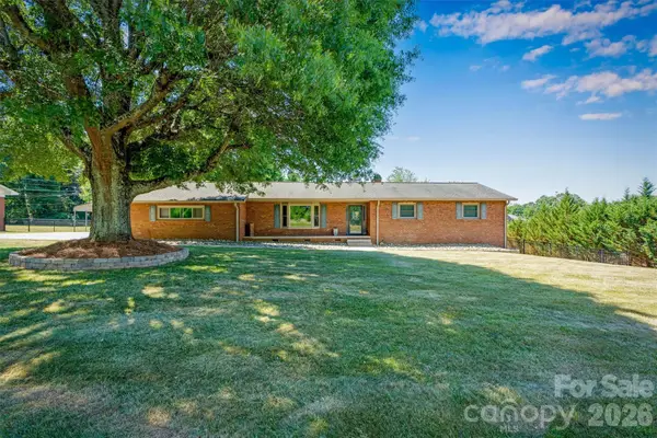 226 28th Avenue Place Ne, Hickory, NC 28601
