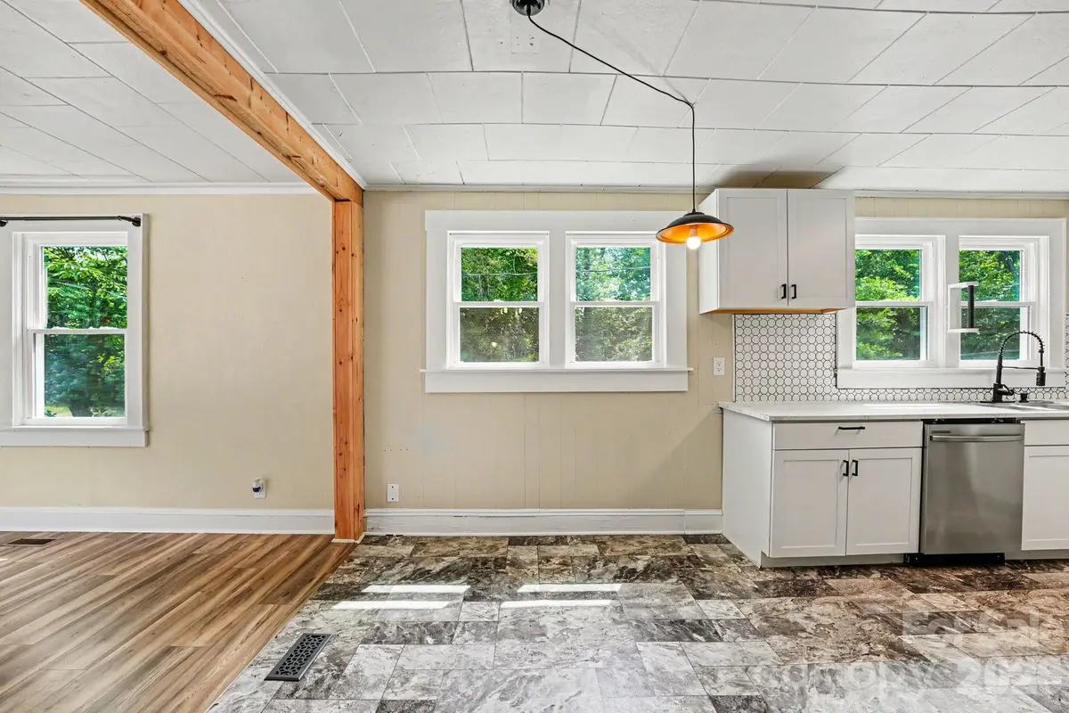 3230 12th Avenue Se, Hickory, NC 28602 - #1