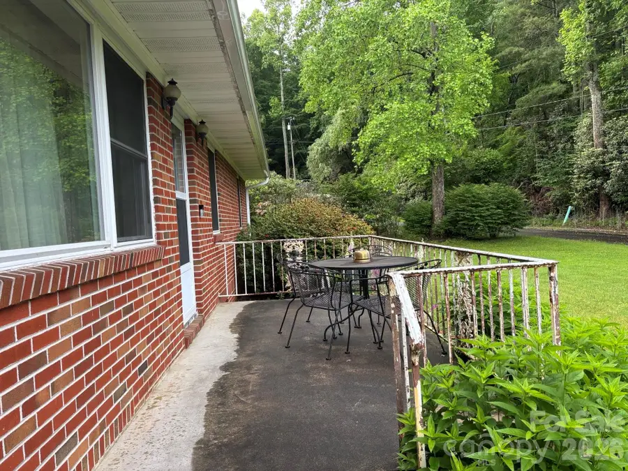 609 Valley Road, Spruce Pine, NC 28777 - #2