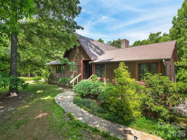 40 Deer Ridge Road, Mills River, NC 28759