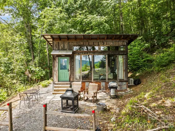 553 Paradise Mountain Road, Canton, NC 28716