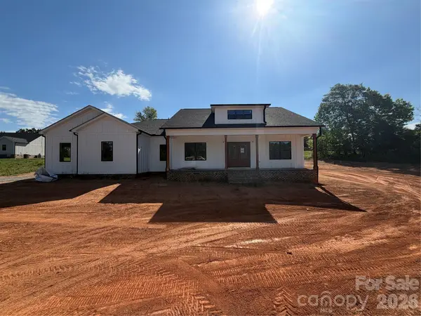 1265 Misty Lane, Hickory, NC 28601
