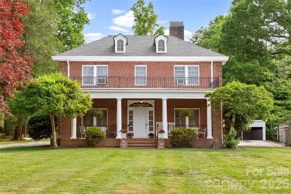 1518 Greenville Highway, Hendersonville, NC 28792