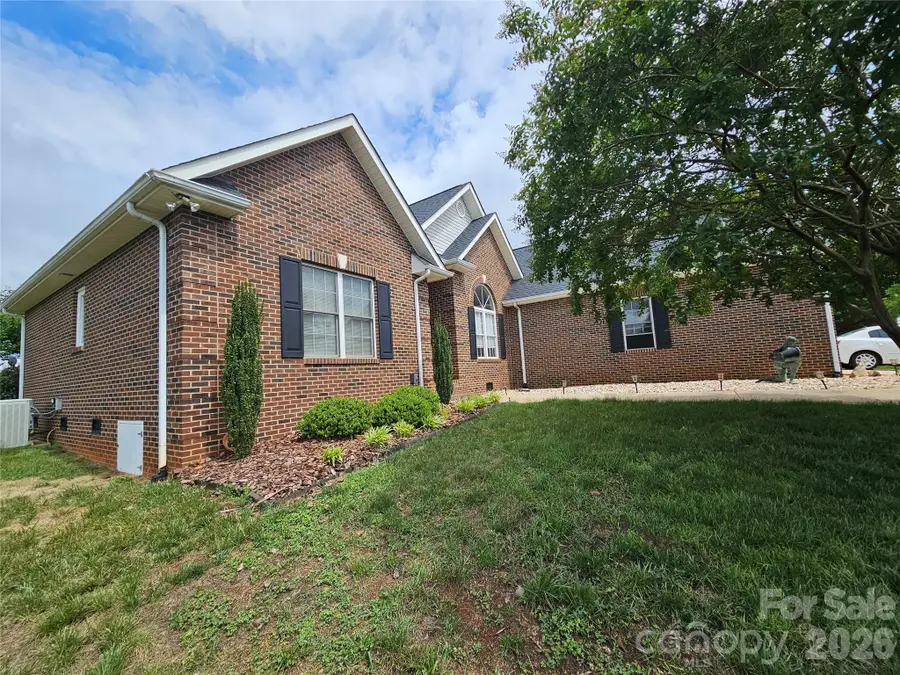 4613 19th Street Court Ne, Hickory, NC 28601 - #2