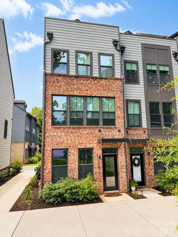 300 Twinflower Lane, Charlotte, NC 28205