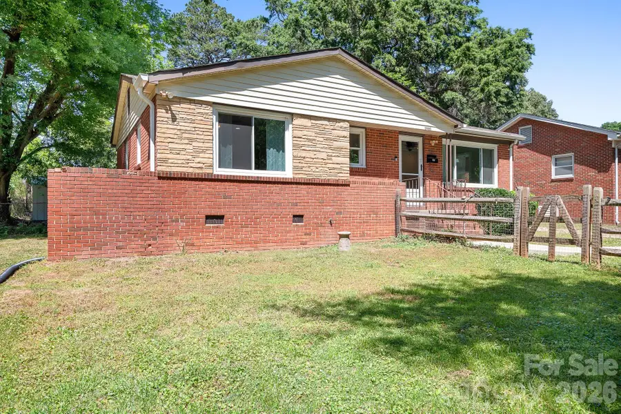 3960 Bristol Drive, Charlotte, NC 28208 - #3