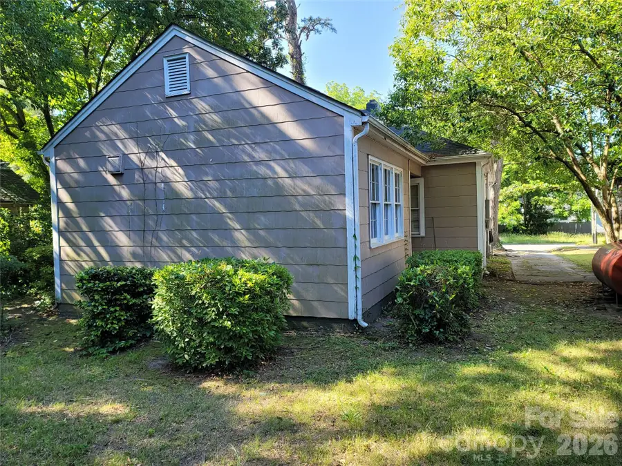 318 W Sixth Avenue, Gastonia, NC 28052 - #2