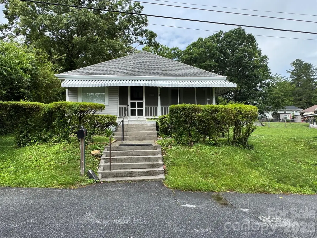 831/833 N Oak Street, Hendersonville, NC 28739 - #1