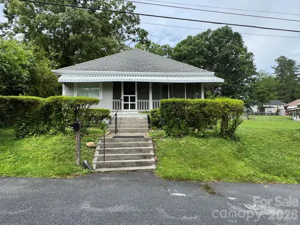 831/833 N Oak Street, Hendersonville, NC 28739