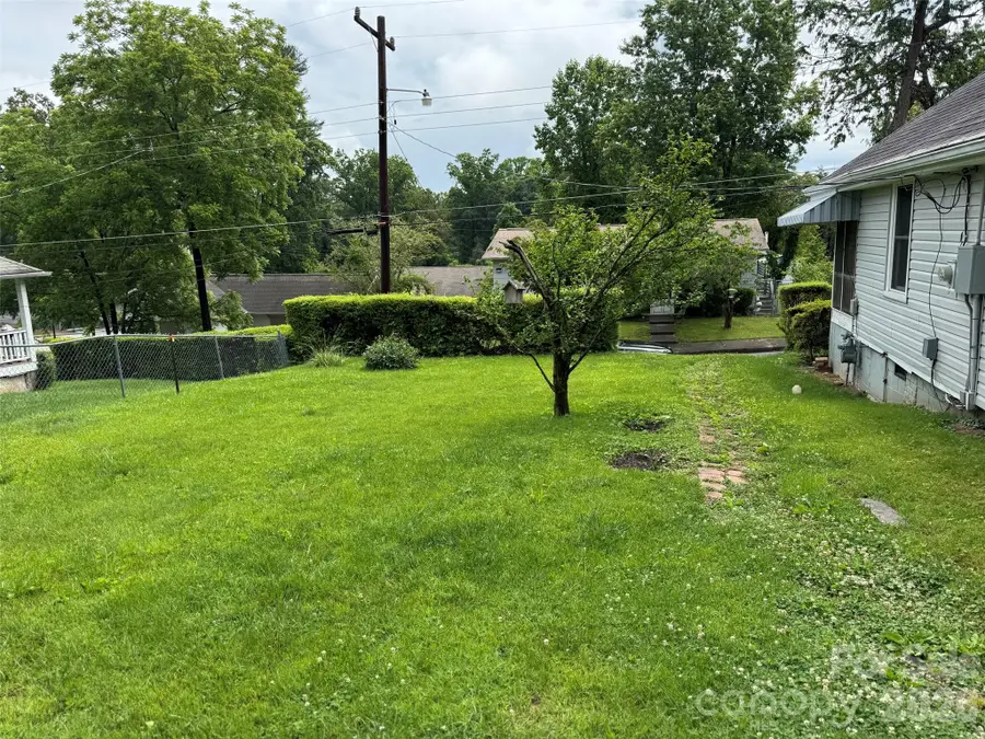 831/833 N Oak Street, Hendersonville, NC 28739 - #3