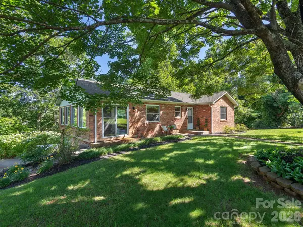 147 W Oakview Road, Asheville, NC 28806