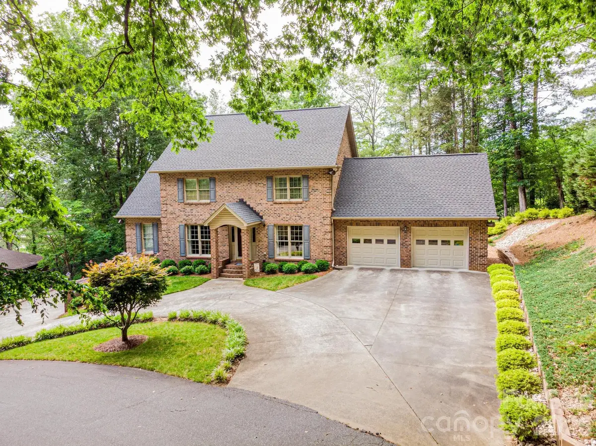 236 Robinwood Circle Ne, Lenoir, NC 28645 - #1