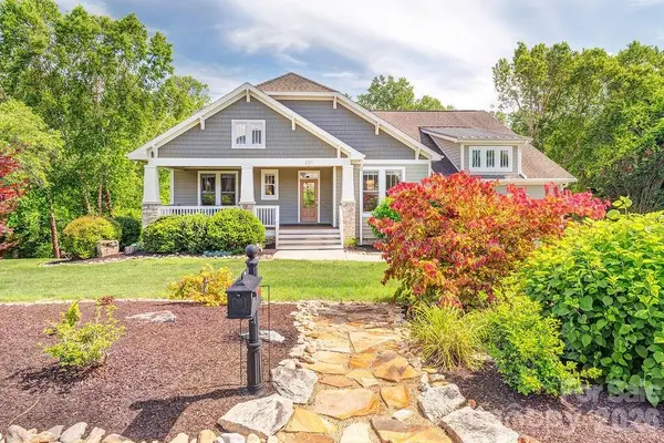 201 Skytop Farm Lane, Hendersonville, NC 28791