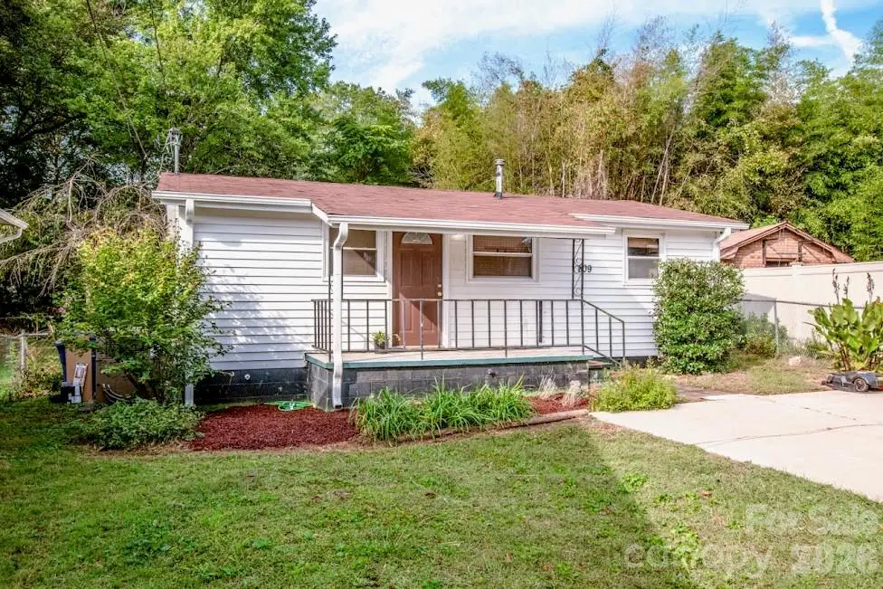 809 N Mulberry Street, Statesville, NC 28677 - #1