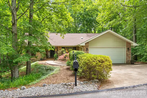 1851 Riverview Court, Hendersonville, NC 28739