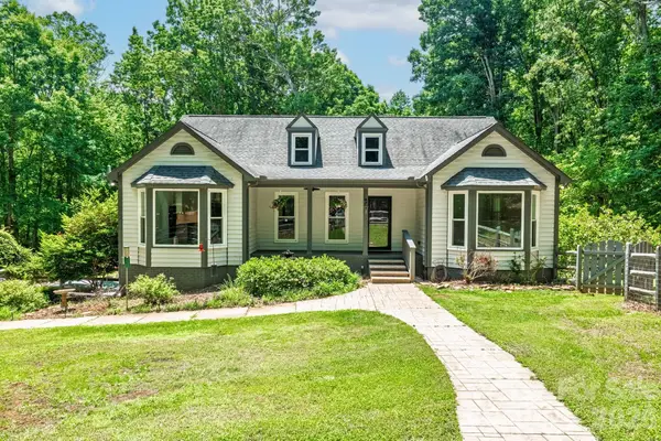 9131 N Pine Hill Lane, Charlotte, NC 28215