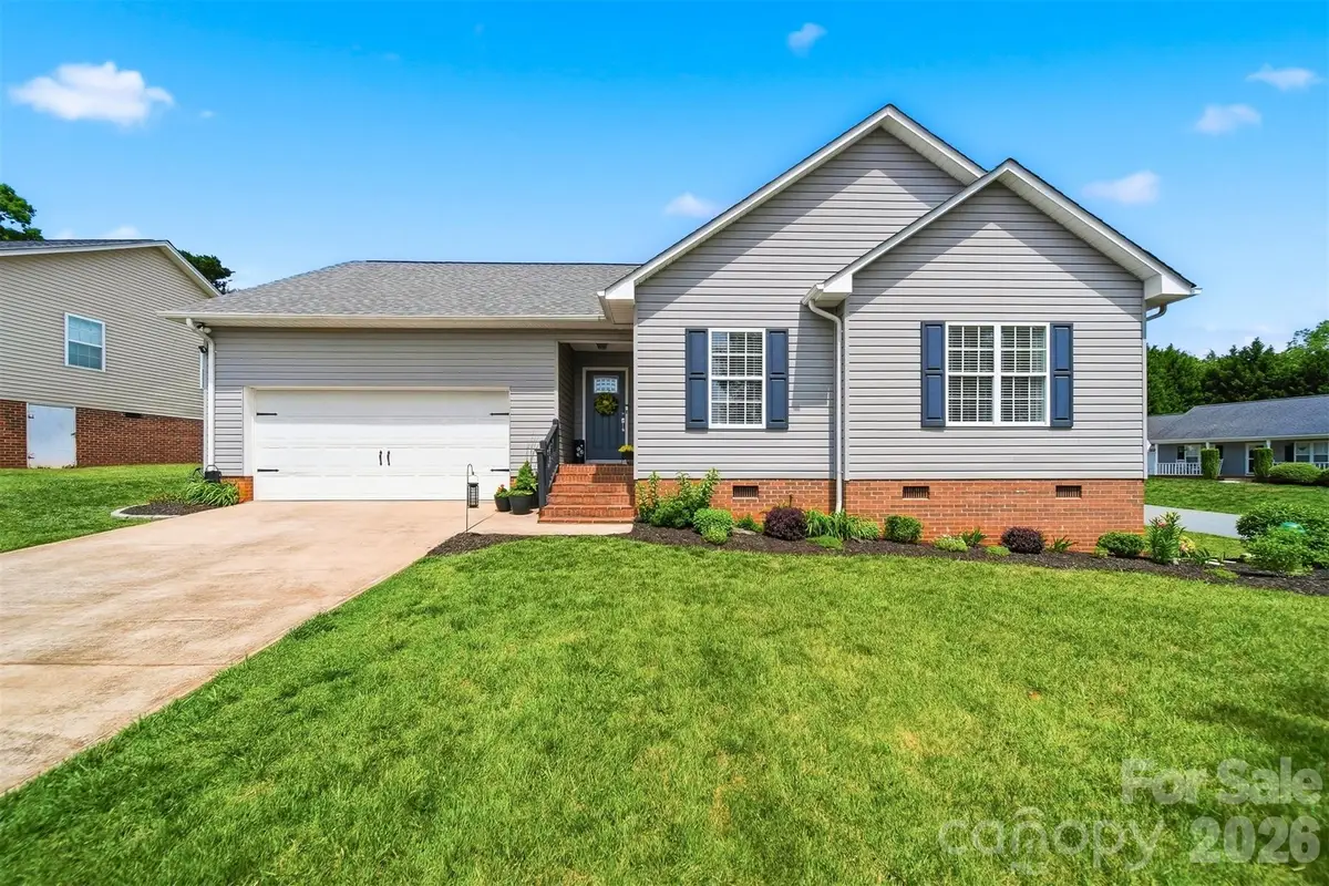 2104 Sheffield Court Nw, Conover, NC 28613 - #1