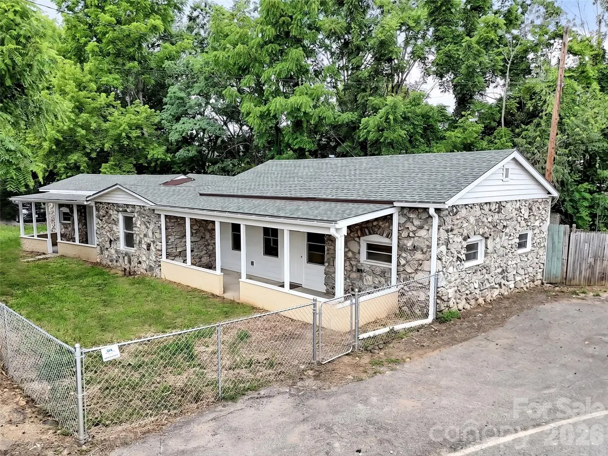 492 Riverbend Street, Waynesville, NC 28786 - #1