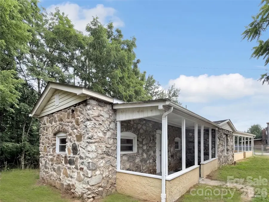 492 Riverbend Street, Waynesville, NC 28786 - #3